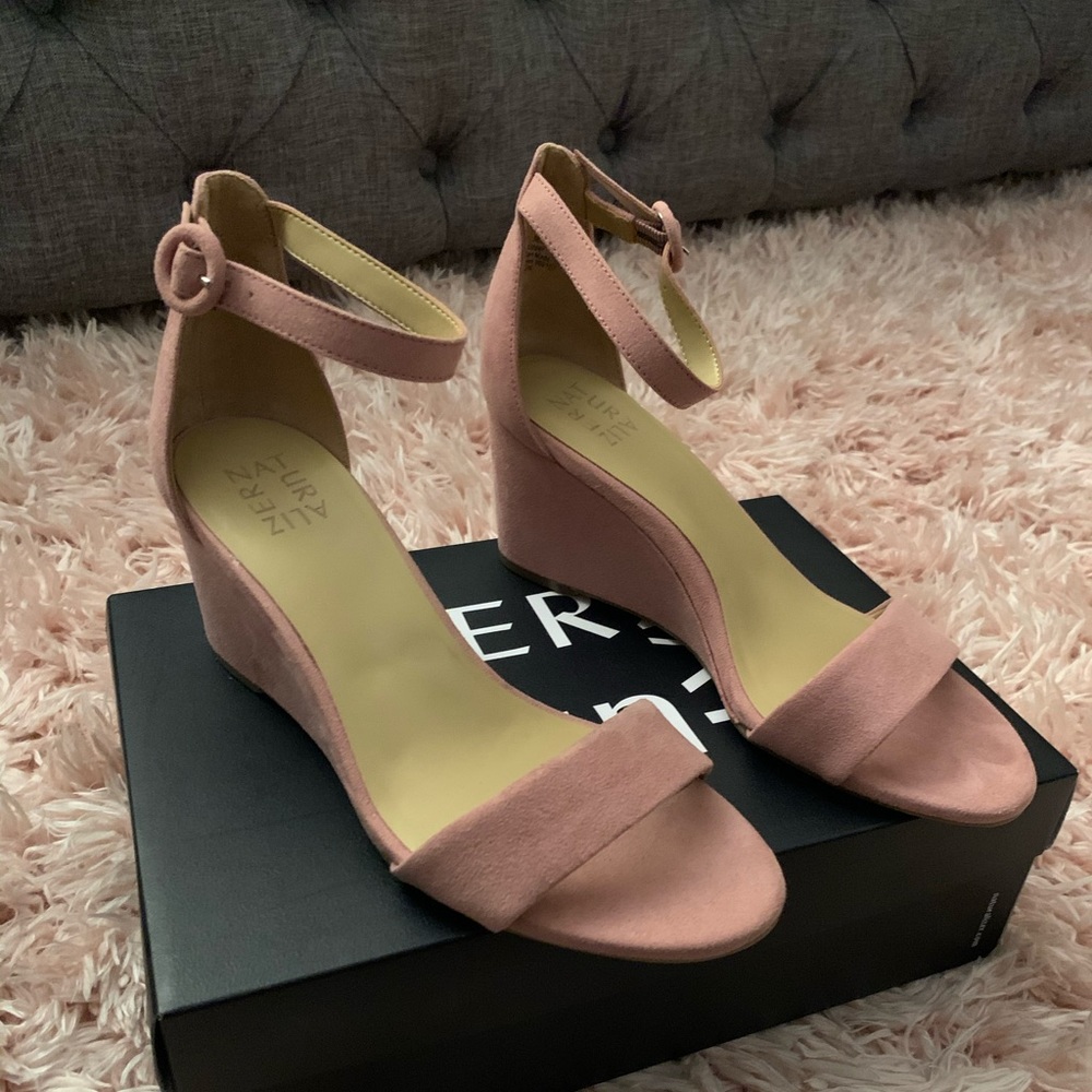 Naturalized size 8.5 wedge sandals